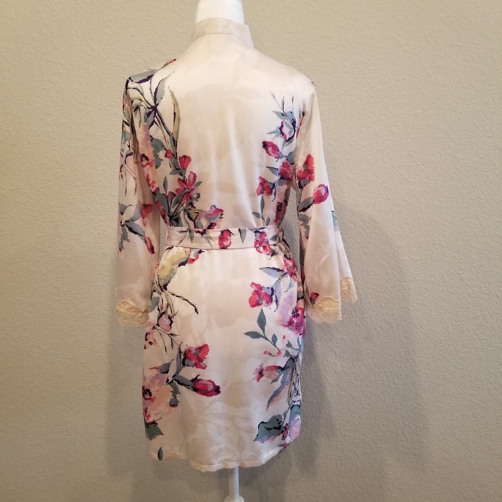 In Bloom Floral Robe - Picture 2 of 6